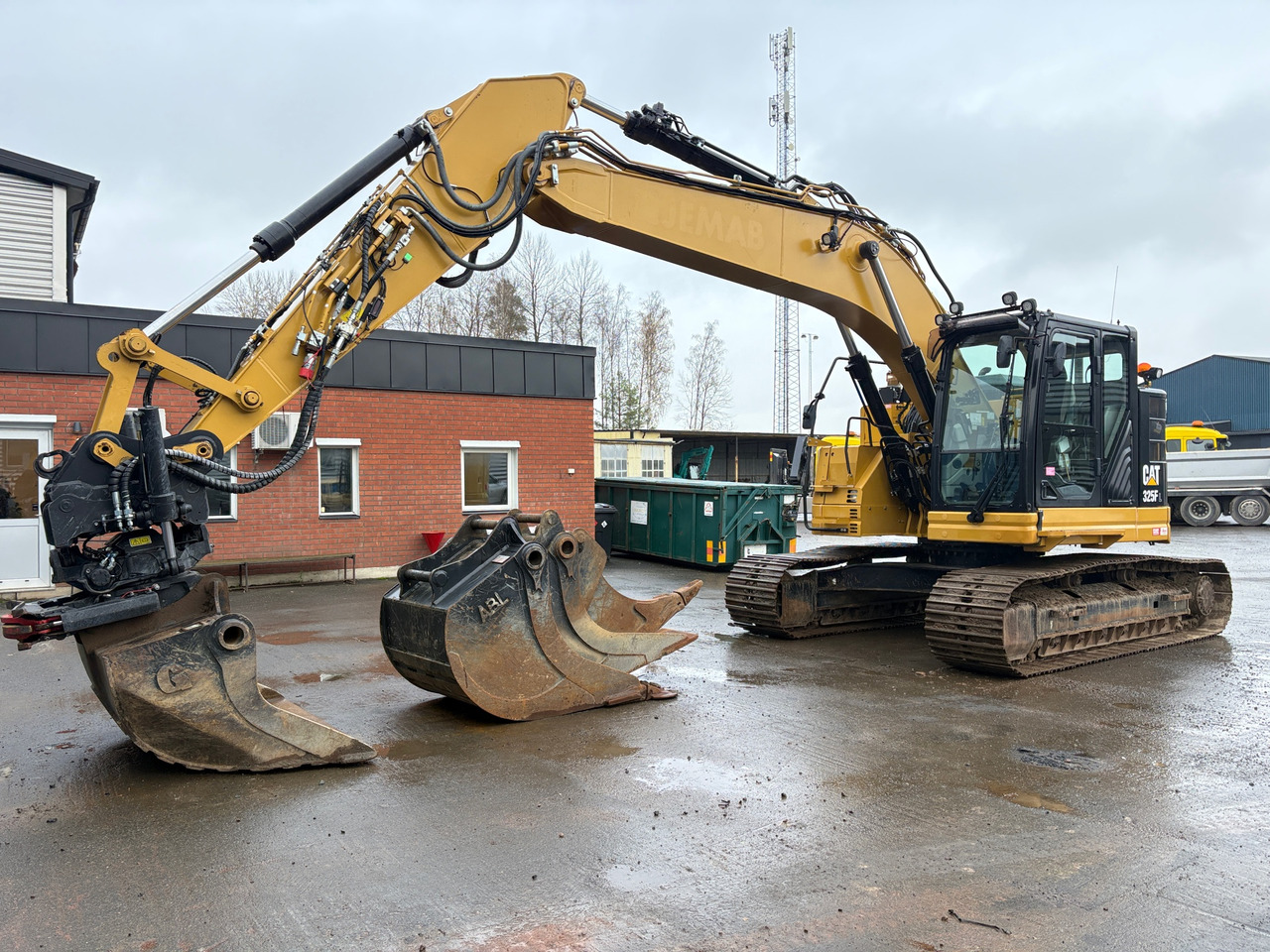 CAT 325F LCR - Excavator: picture 1 CAT 325F LCR - Excavator: picture 1