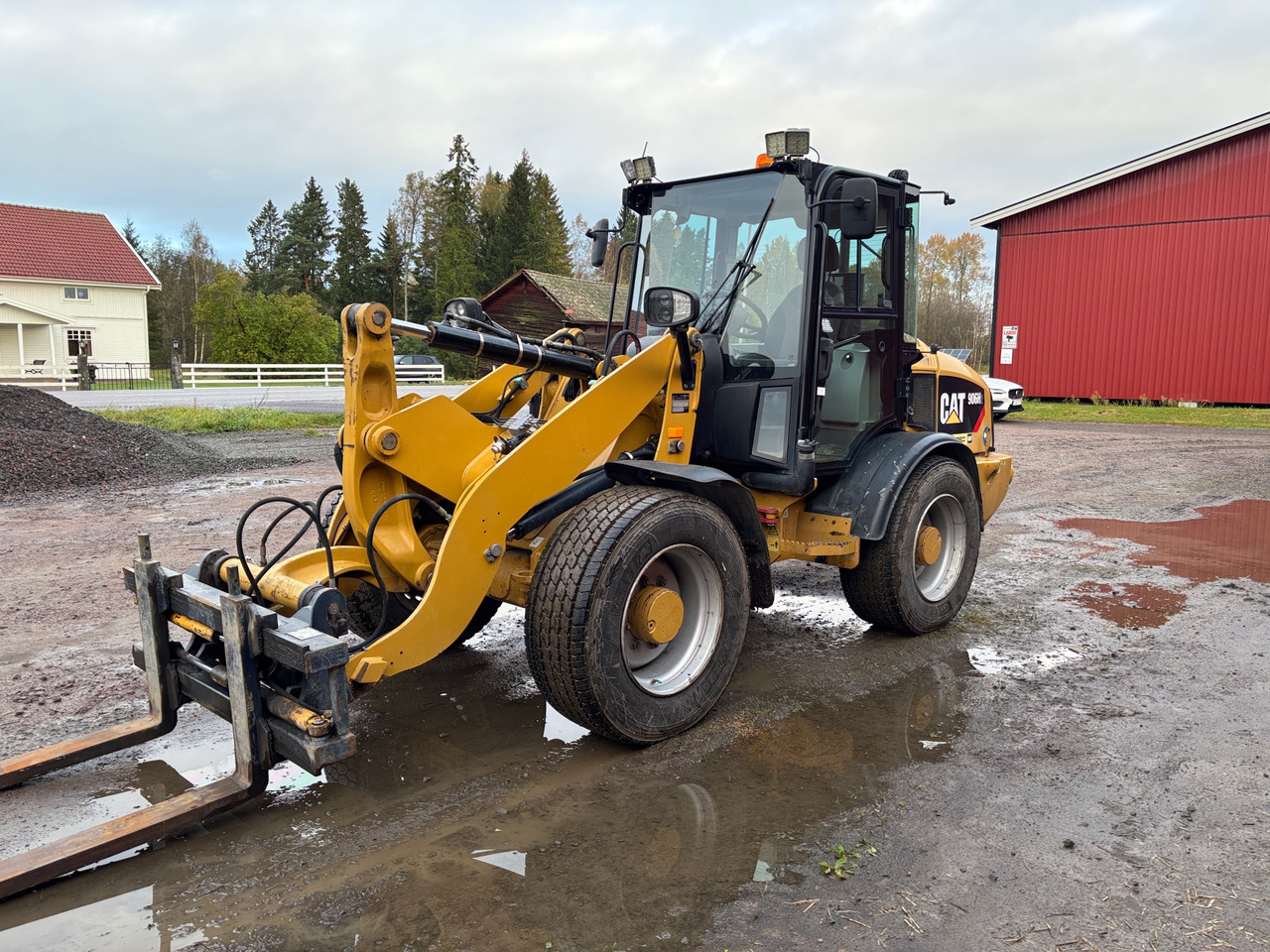 CAT 906H2 - Wheel loader: picture 1 CAT 906H2 - Wheel loader: picture 1