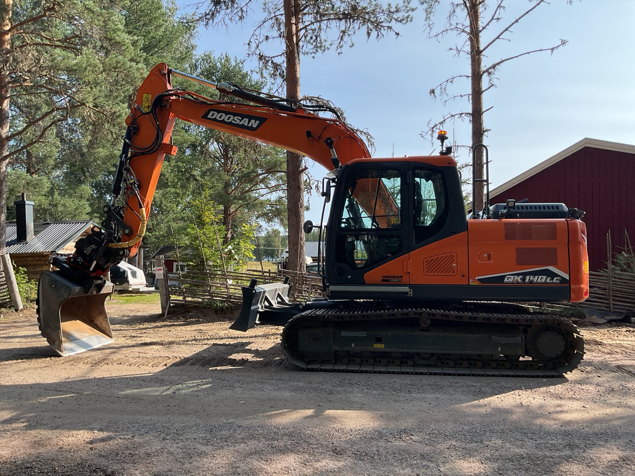 Doosan DX140LC-7 - Excavator: picture 1 Doosan DX140LC-7 - Excavator: picture 1