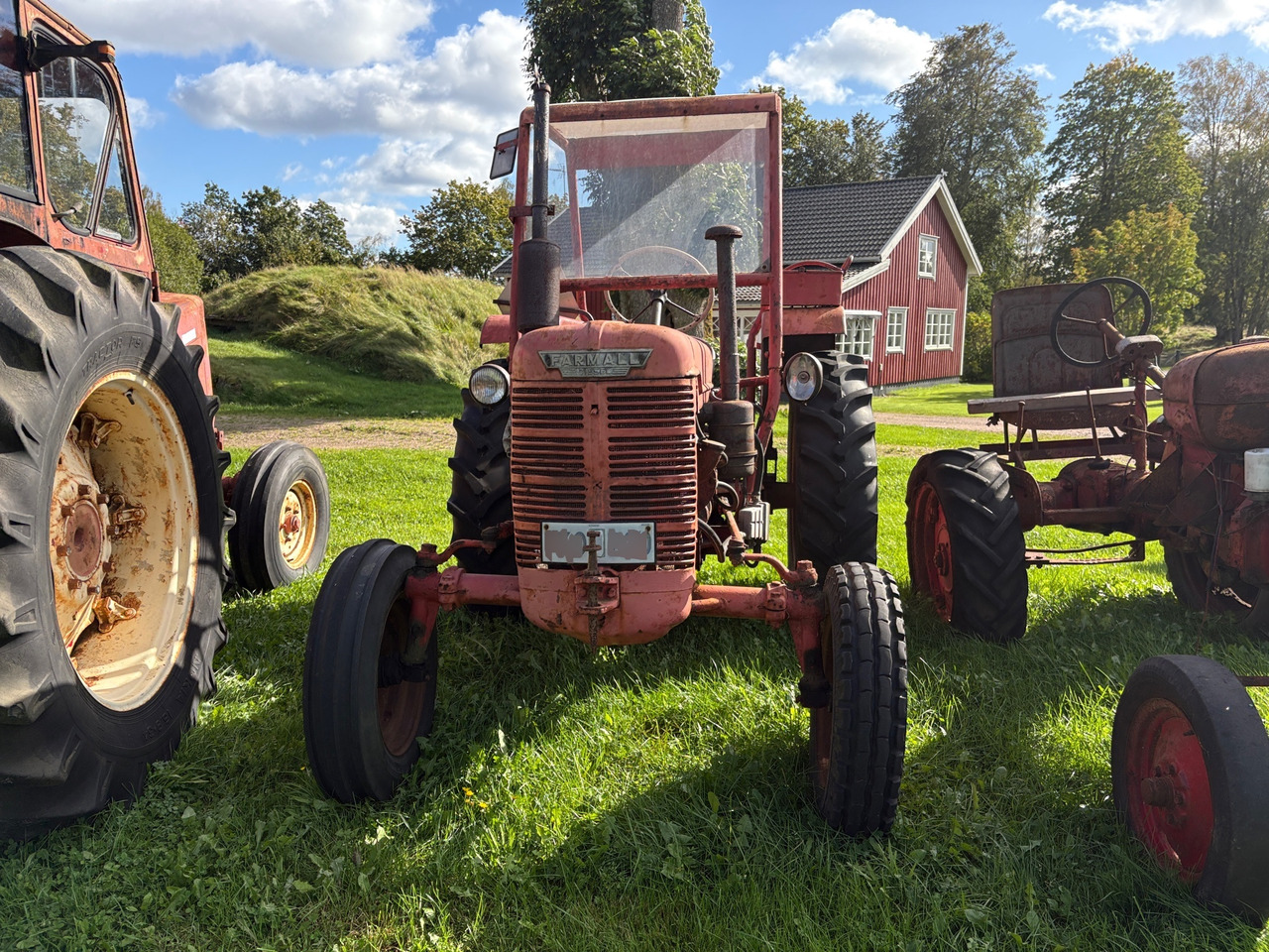 Farmall - Farm tractor: picture 1 Farmall - Farm tractor: picture 1