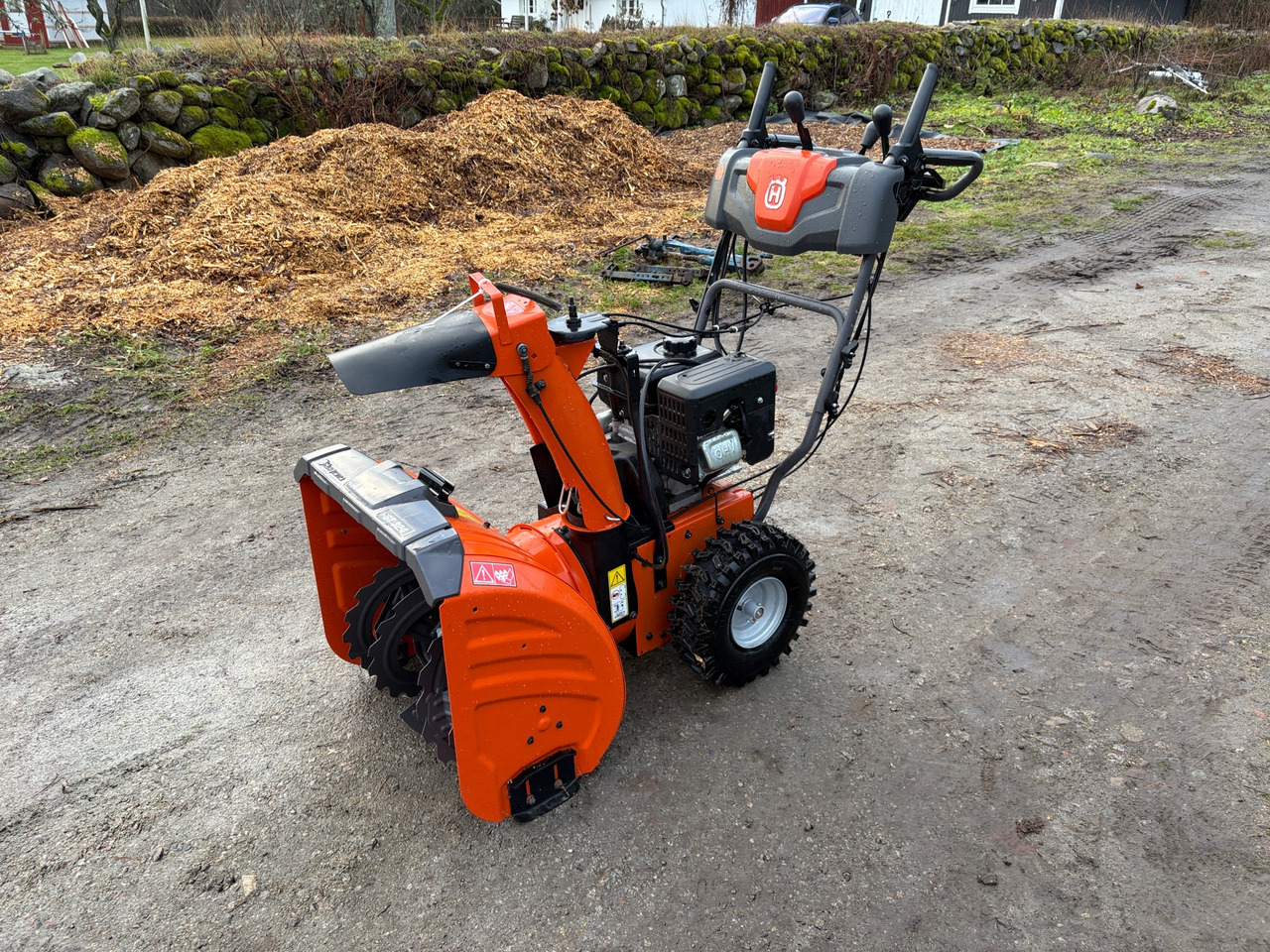 Husqvarna ST324 - Snow blower: picture 1 Husqvarna ST324 - Snow blower: picture 1