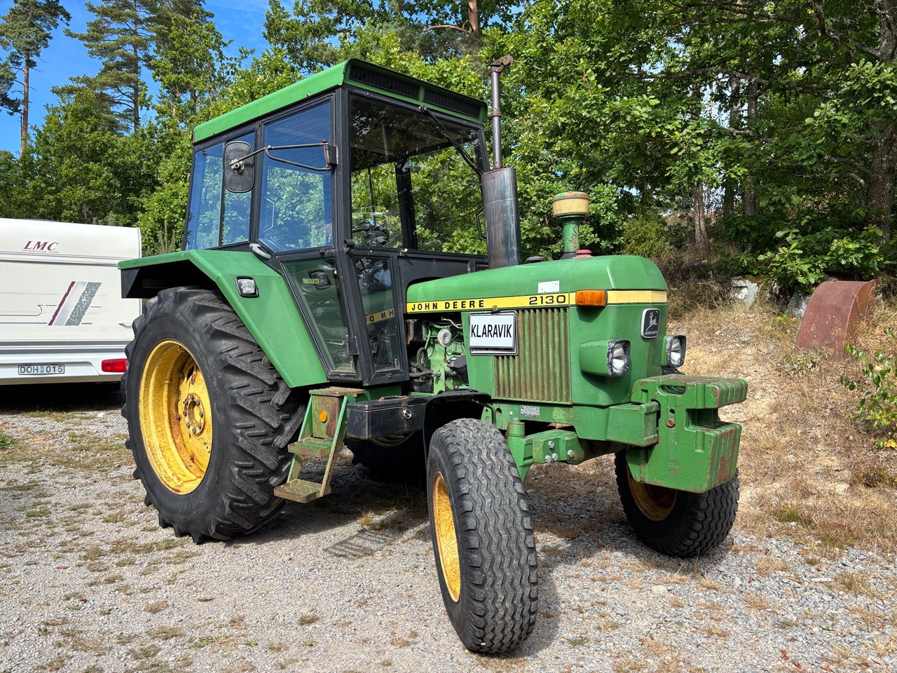 John Deere 2130 - Farm tractor: picture 1 John Deere 2130 - Farm tractor: picture 1