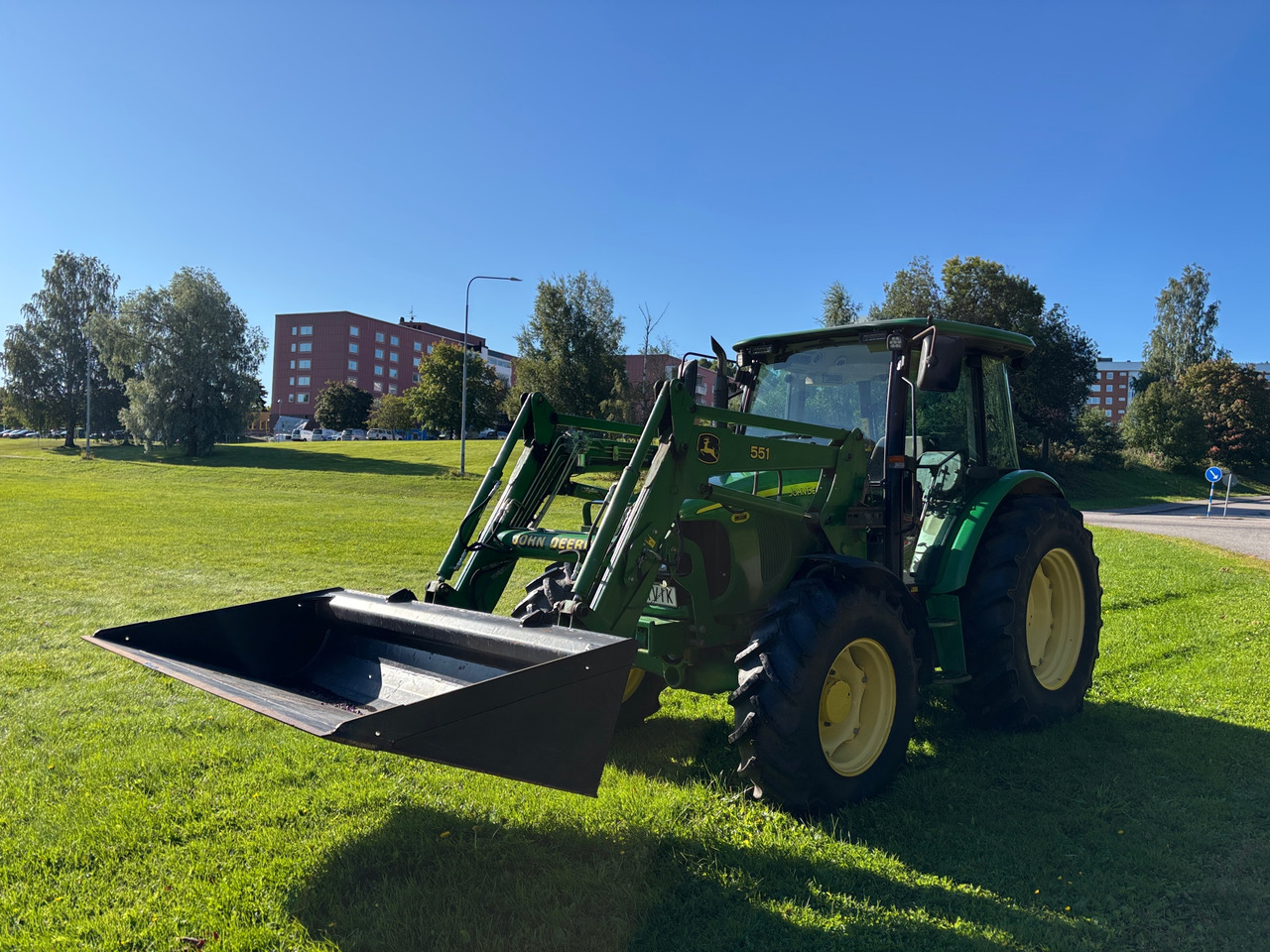 John Deere 5820 - Farm tractor: picture 1 John Deere 5820 - Farm tractor: picture 1