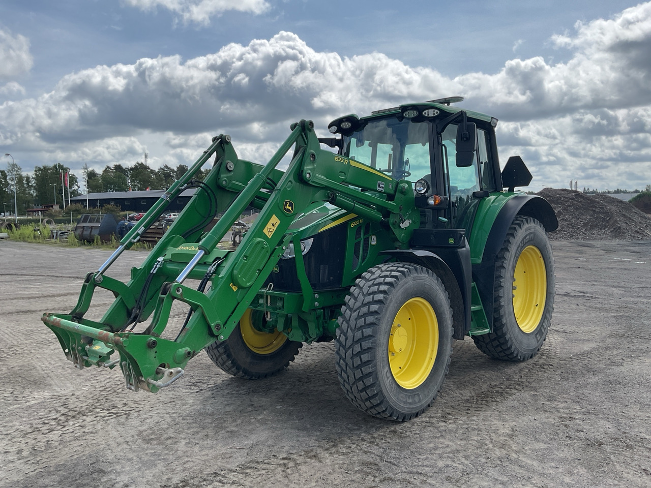 John Deere 6120M - Farm tractor: picture 1 John Deere 6120M - Farm tractor: picture 1