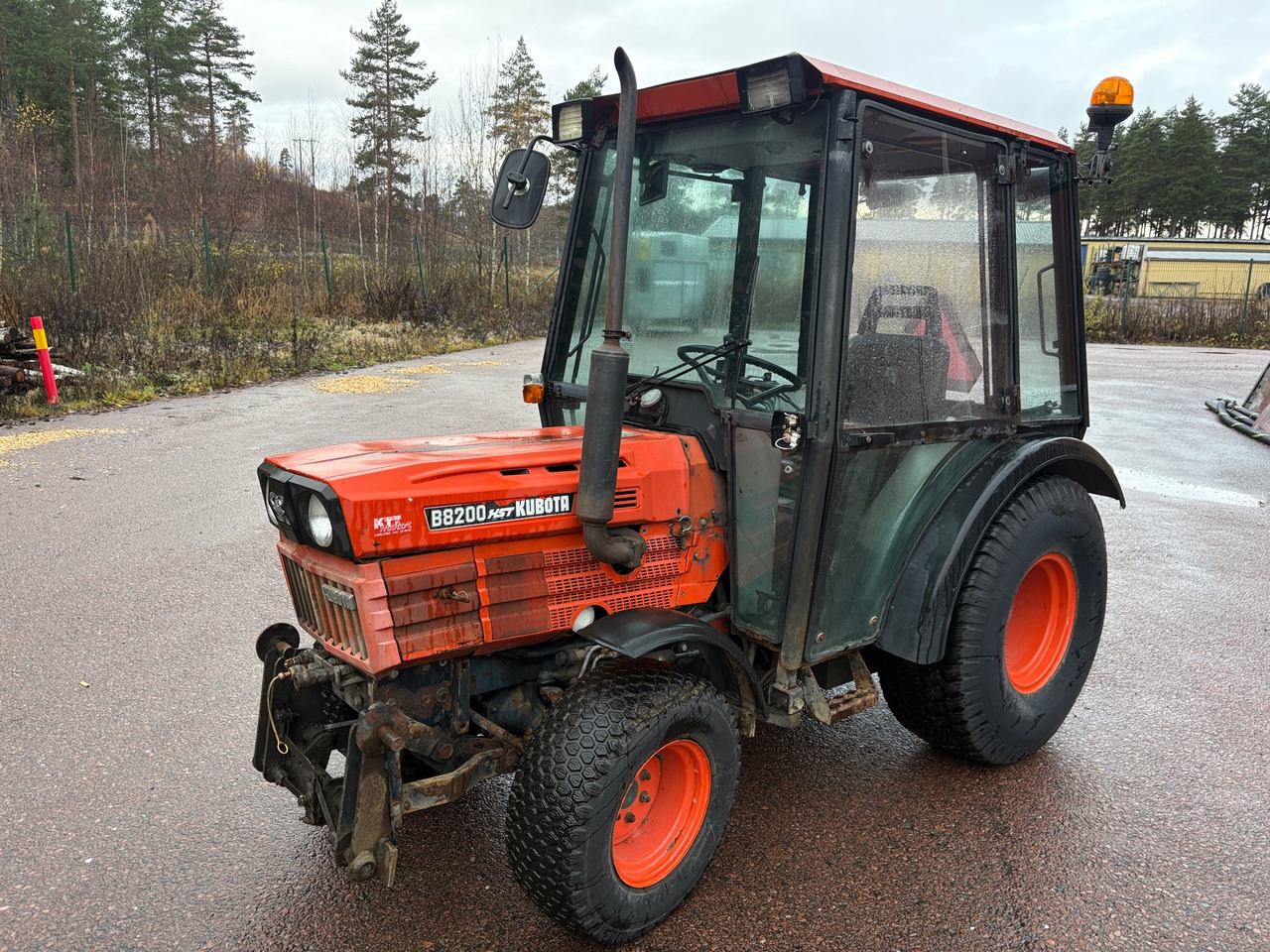 Kubota B8200 HST - Farm tractor: picture 1 Kubota B8200 HST - Farm tractor: picture 1