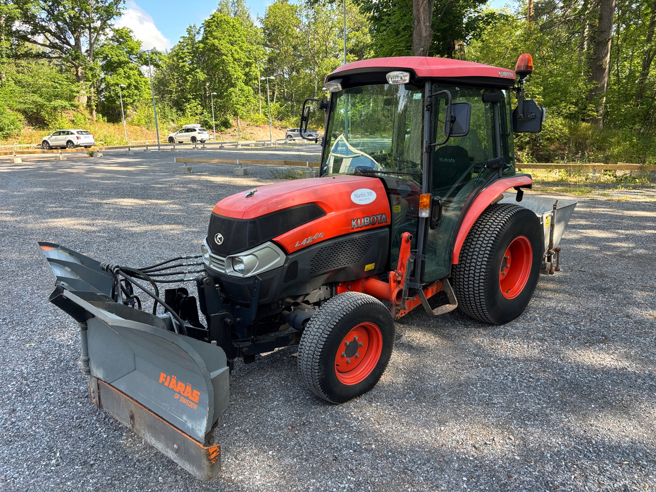 Kubota L4240 - Farm tractor: picture 1 Kubota L4240 - Farm tractor: picture 1