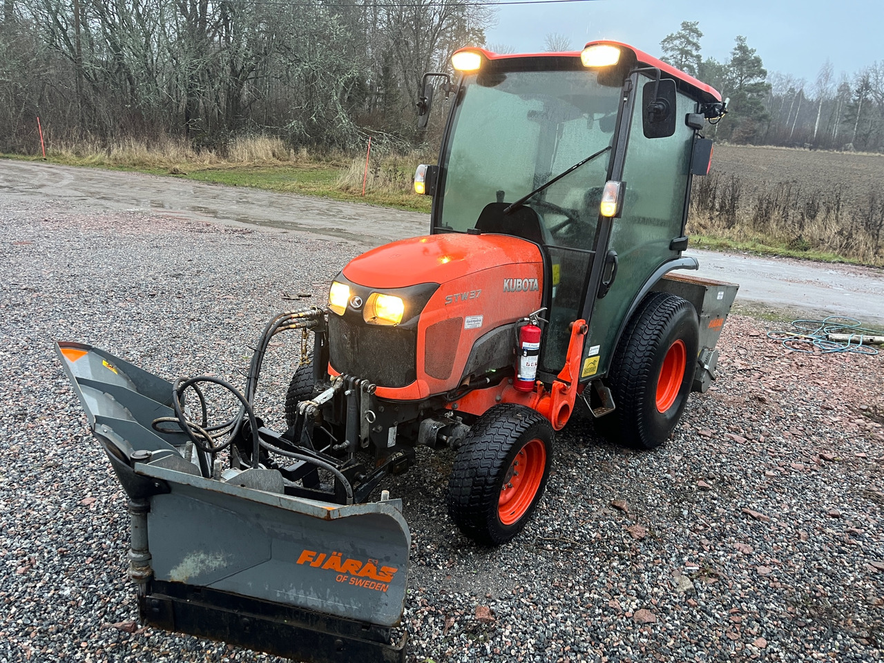 Kubota STW37 - Farm tractor: picture 1 Kubota STW37 - Farm tractor: picture 1