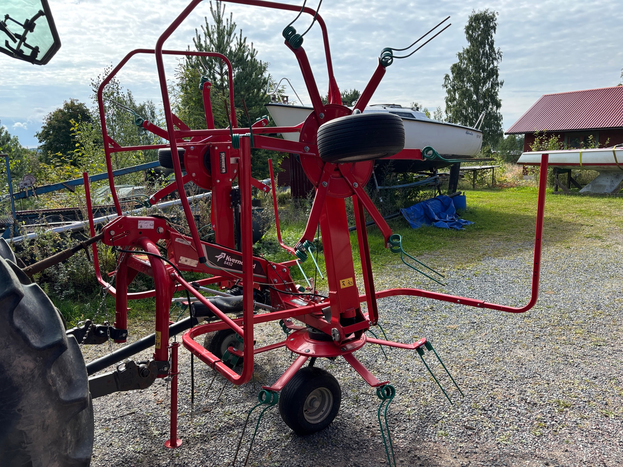 Kverneland 8452 - Tedder/ Rake: picture 1 Kverneland 8452 - Tedder/ Rake: picture 1