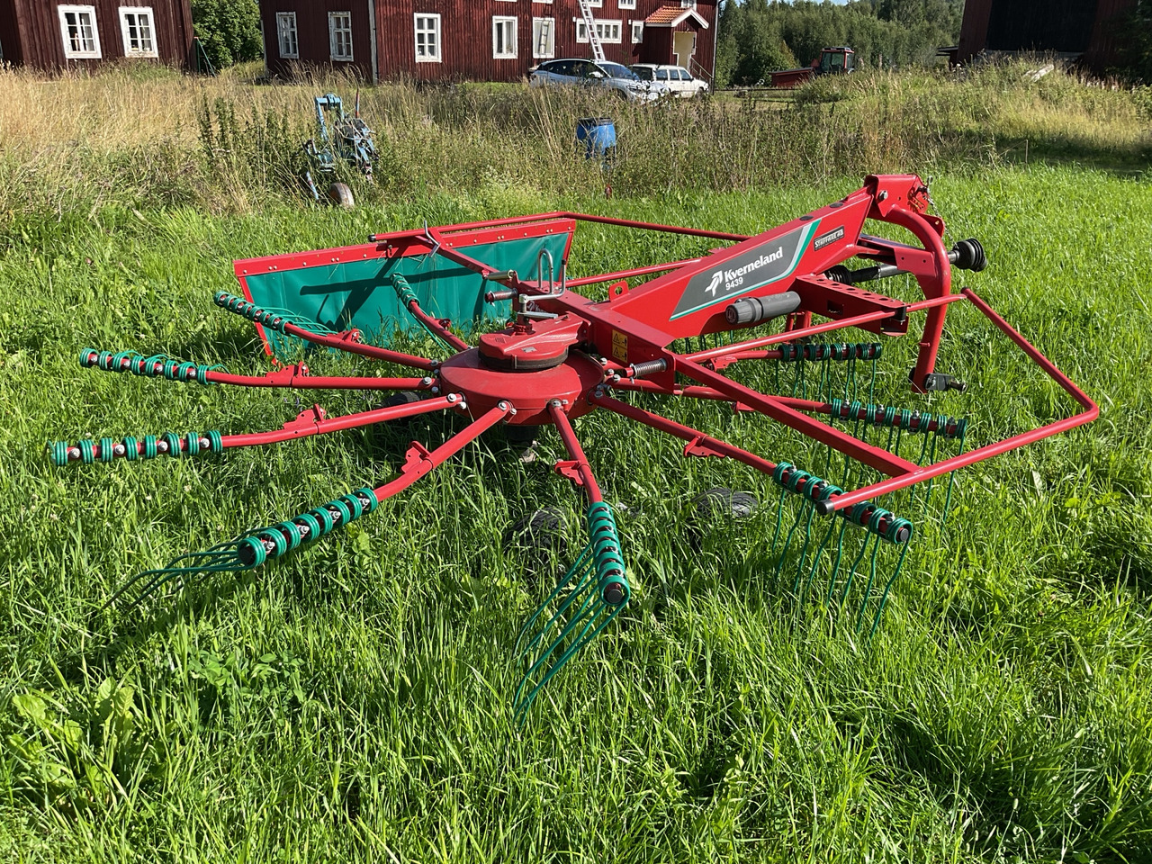 Kverneland 9439 - Tedder/ Rake: picture 1 Kverneland 9439 - Tedder/ Rake: picture 1