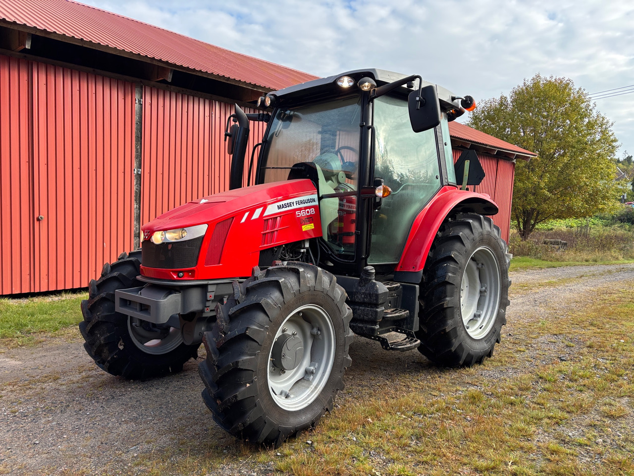 Massey Ferguson 5608 Dyna-4 - Farm tractor: picture 1 Massey Ferguson 5608 Dyna-4 - Farm tractor: picture 1
