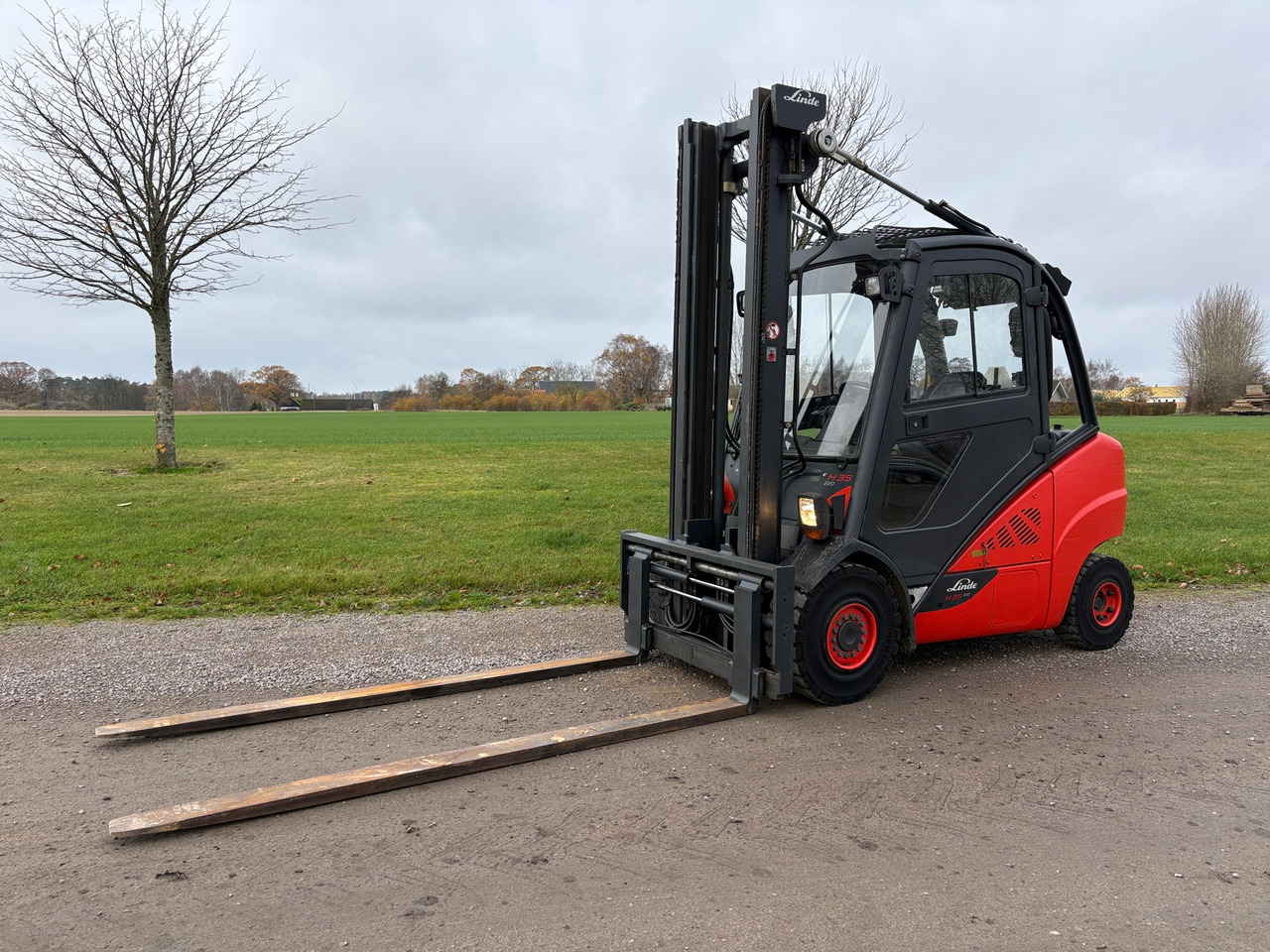 Linde H35D - Material handling equipment: picture 1 Linde H35D - Material handling equipment: picture 1