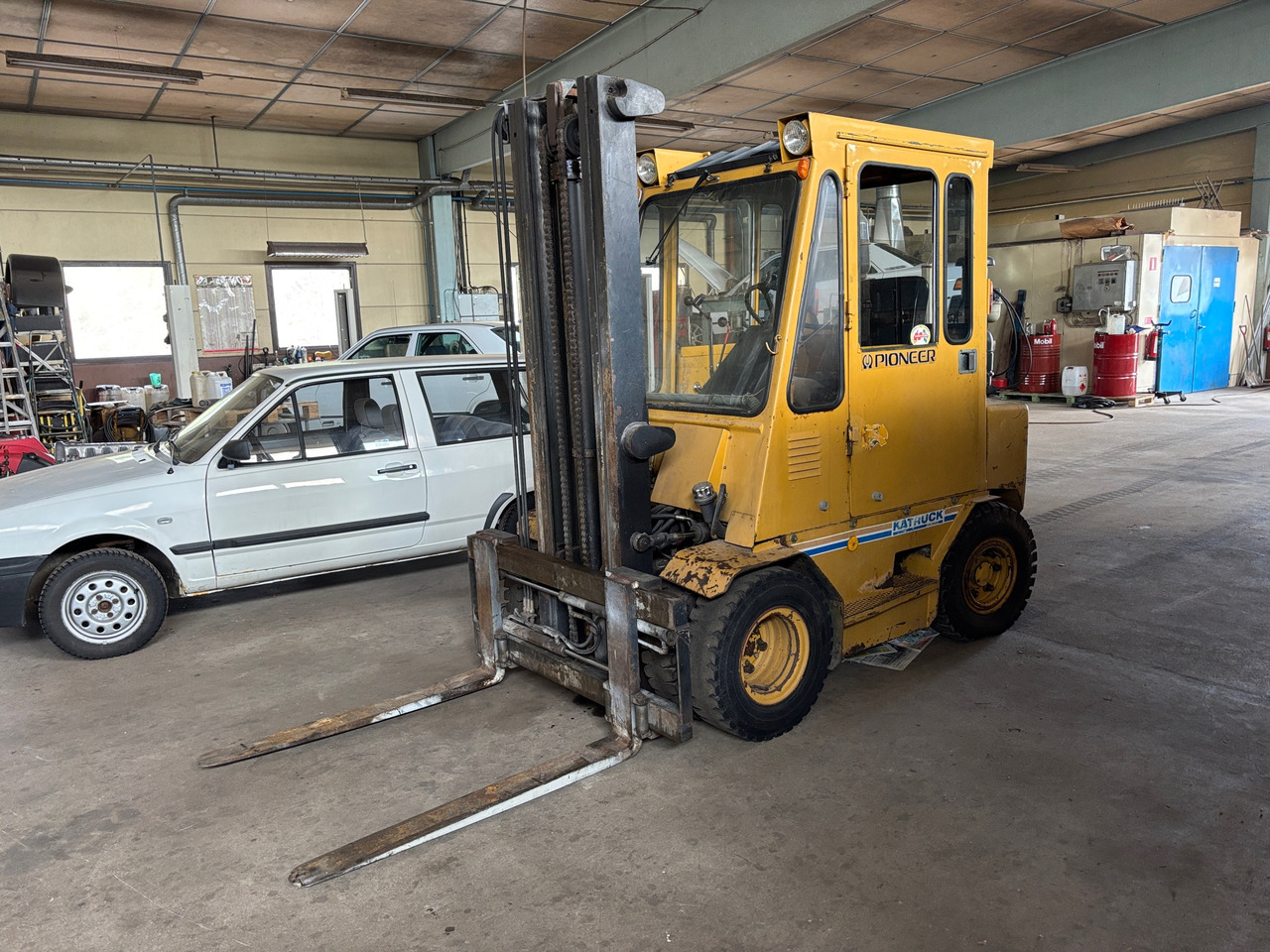 Stocka 3060 - Material handling equipment: picture 1 Stocka 3060 - Material handling equipment: picture 1