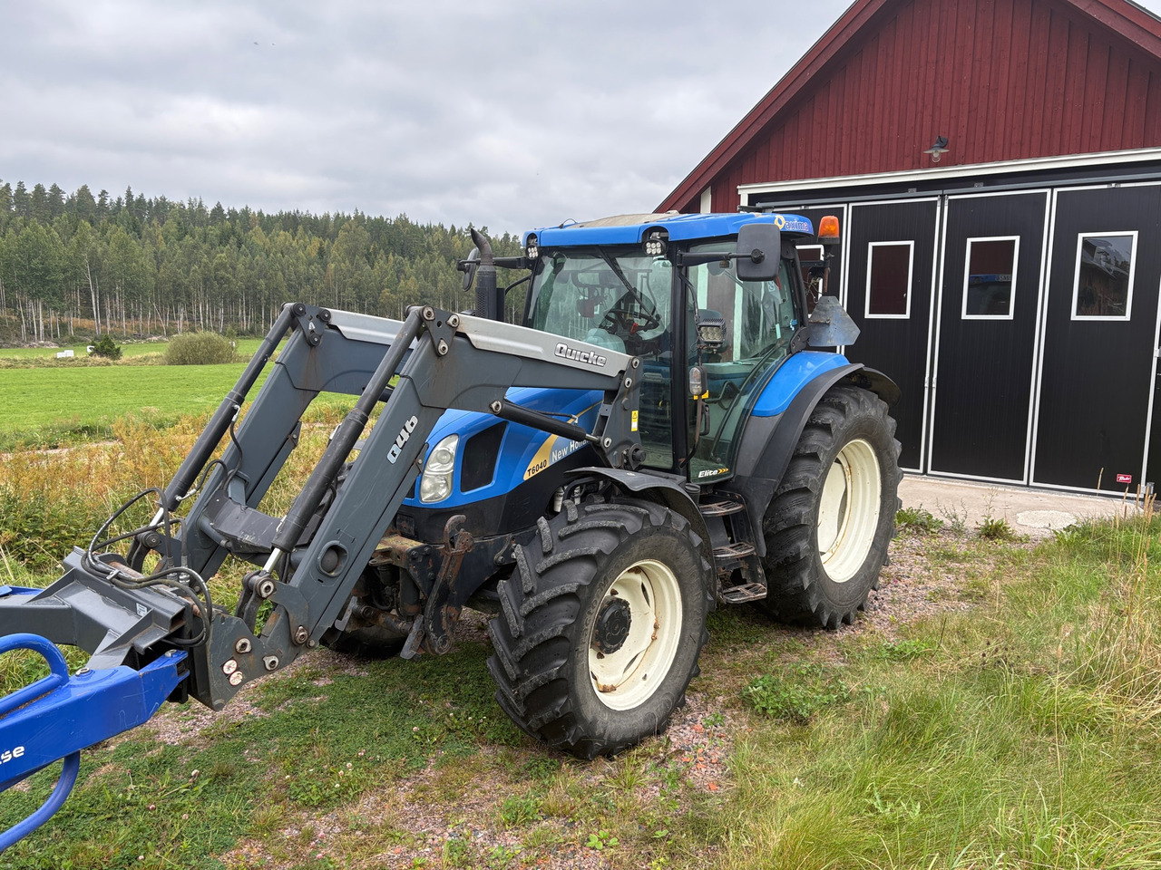 New Holland T-6040 - Farm tractor: picture 1 New Holland T-6040 - Farm tractor: picture 1