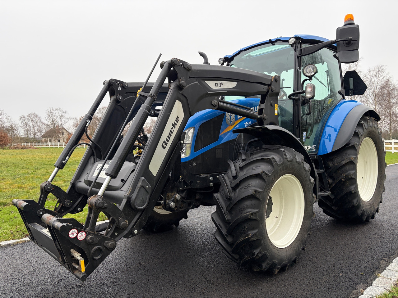 New Holland T5.85 - Farm tractor: picture 1 New Holland T5.85 - Farm tractor: picture 1