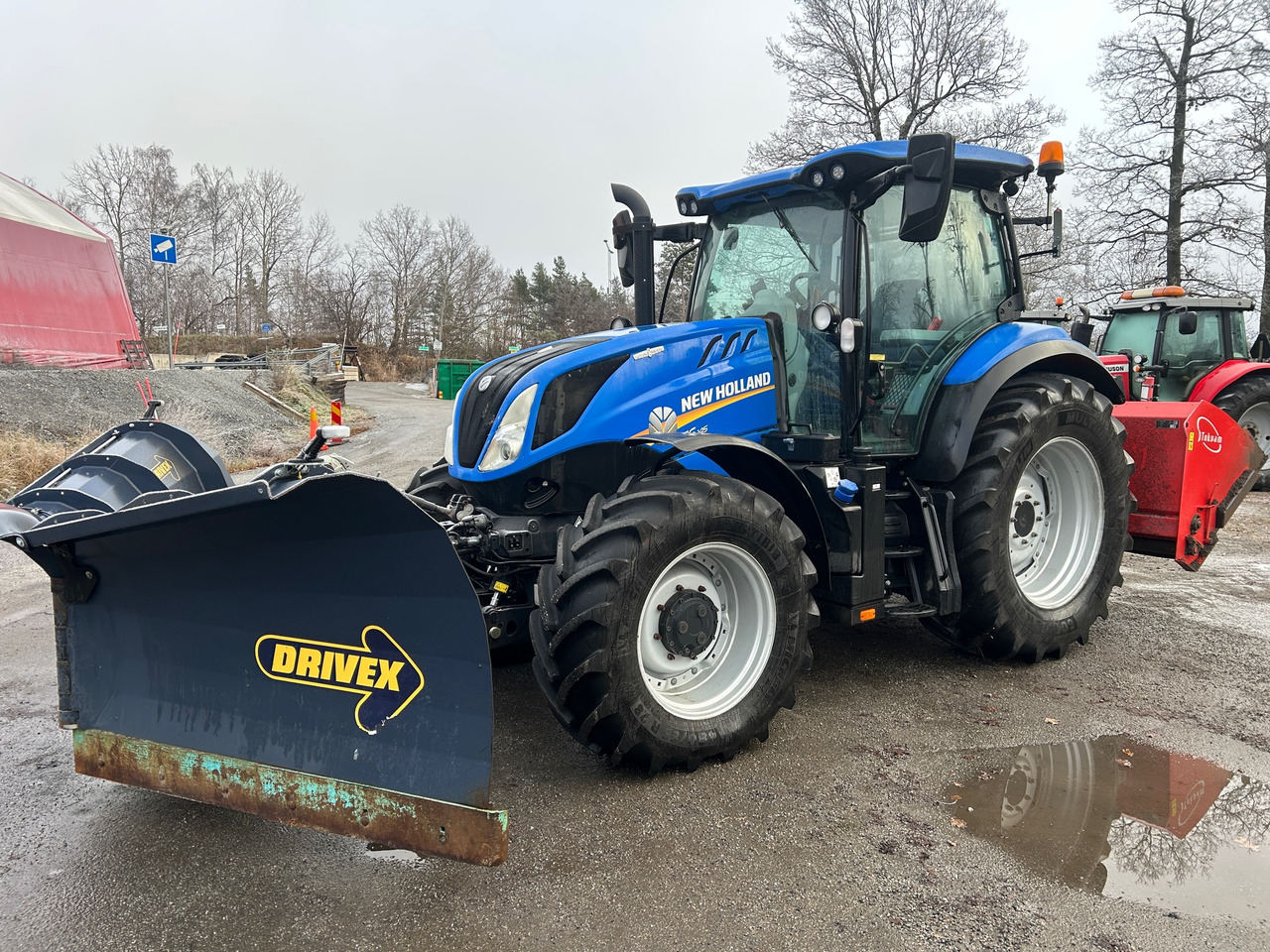 New Holland T6.145 - Farm tractor: picture 1 New Holland T6.145 - Farm tractor: picture 1