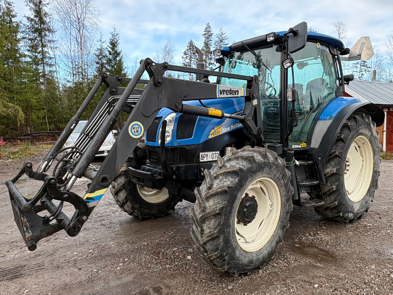 New Holland T6020 Elite - Farm tractor: picture 1 New Holland T6020 Elite - Farm tractor: picture 1