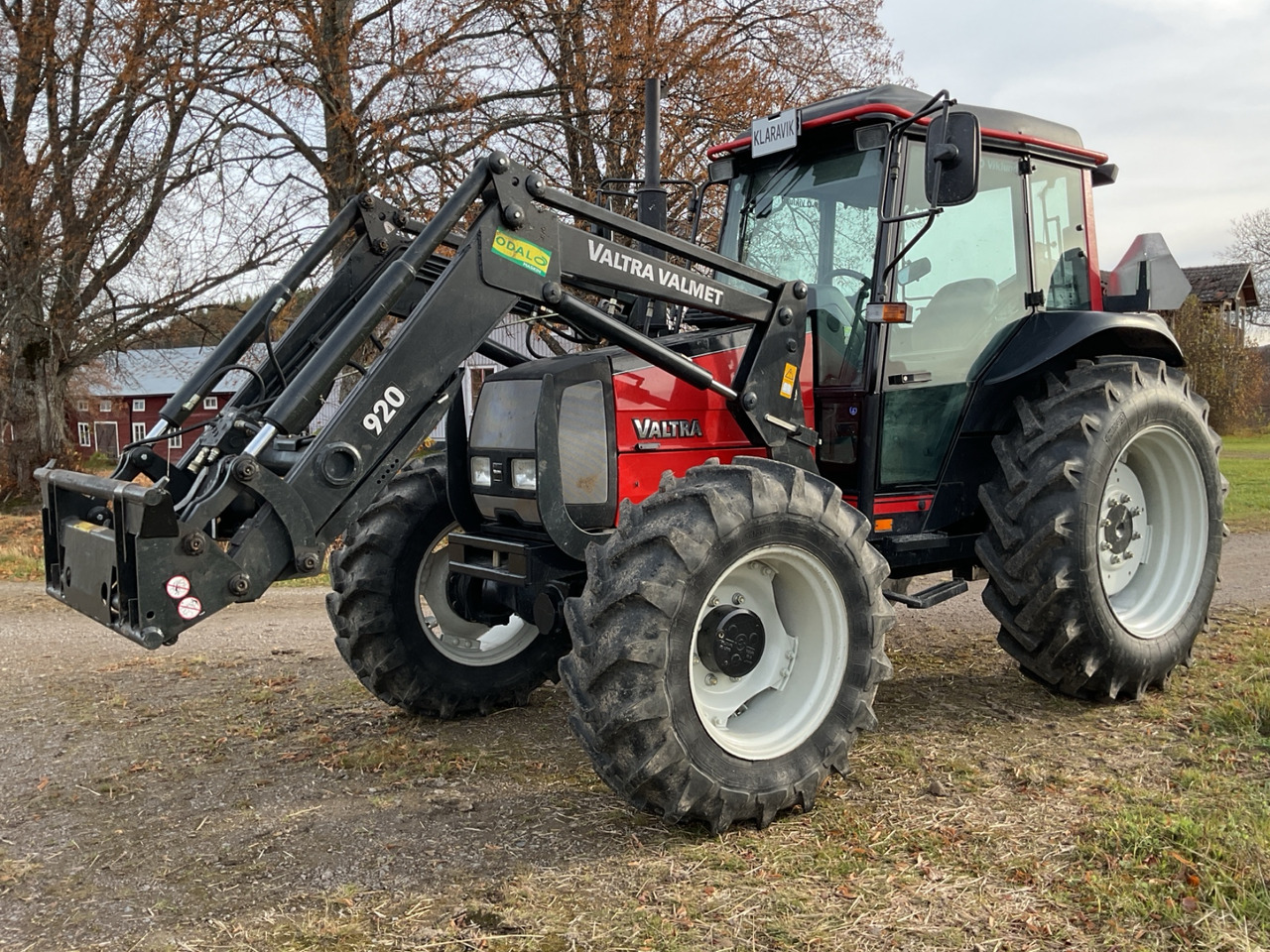 Valtra 700 - Farm tractor: picture 1 Valtra 700 - Farm tractor: picture 1
