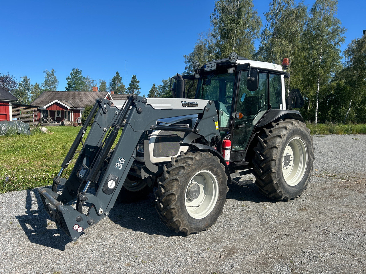 Valtra A83 Unlimited - Farm tractor: picture 1 Valtra A83 Unlimited - Farm tractor: picture 1