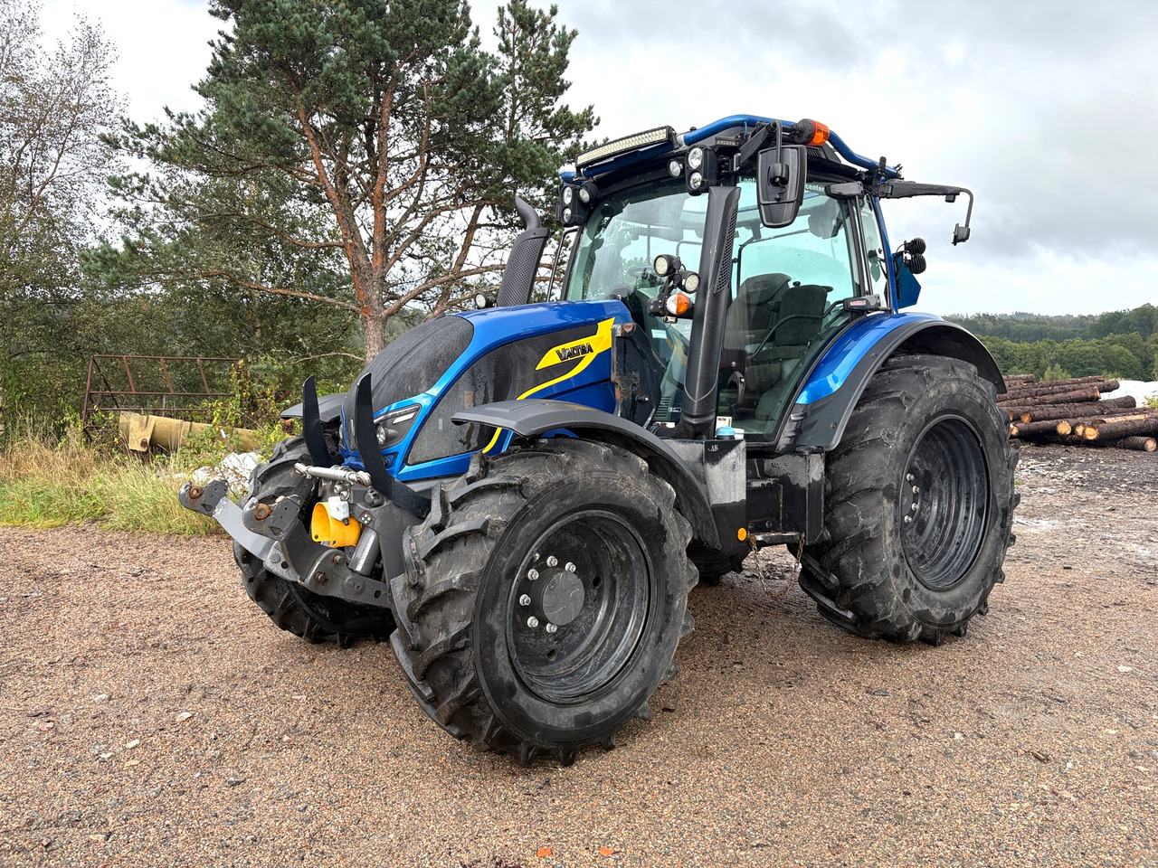 Valtra N154VE Twintrack - Farm tractor: picture 1 Valtra N154VE Twintrack - Farm tractor: picture 1