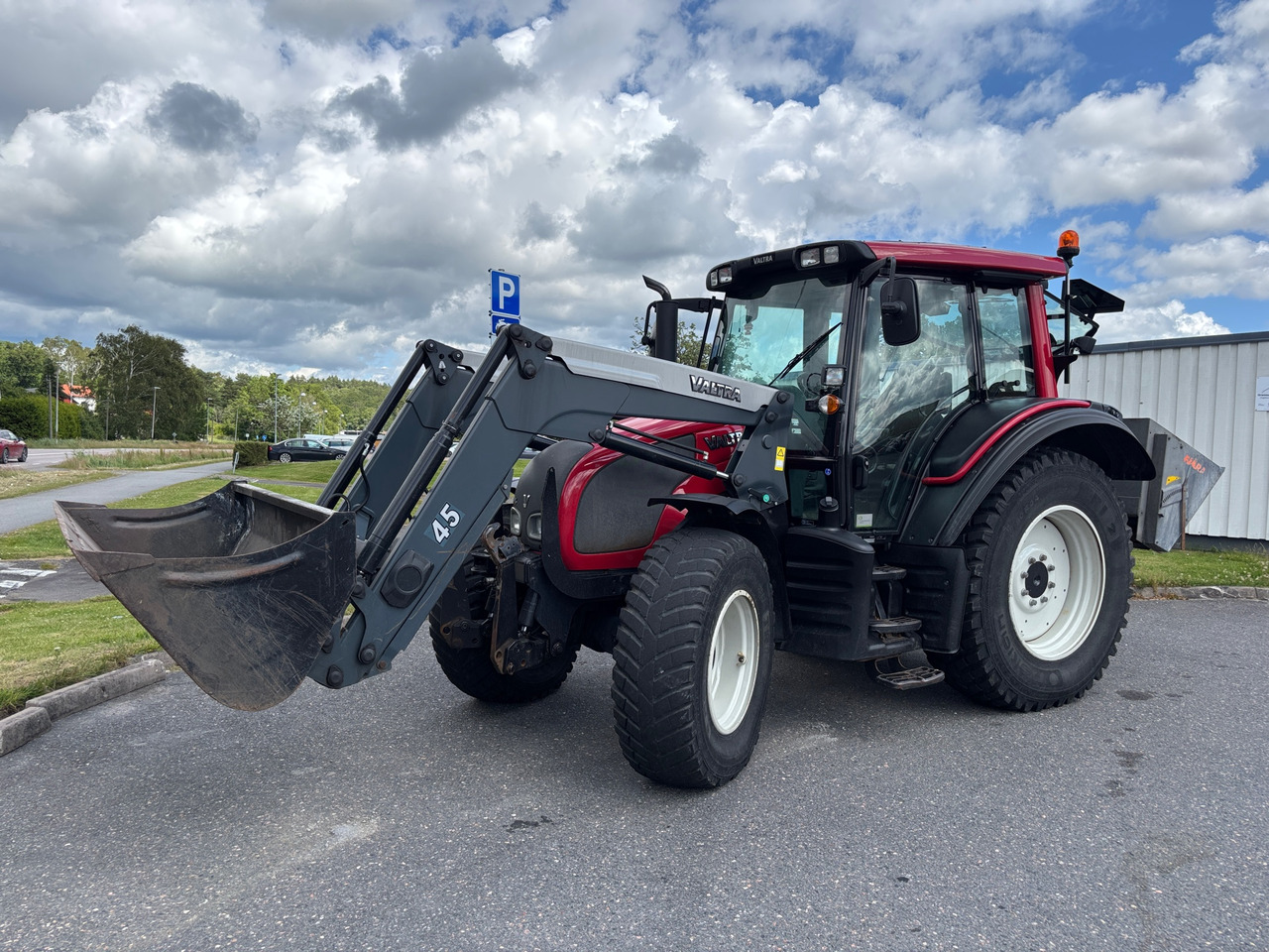 Valtra N92 - Farm tractor: picture 1 Valtra N92 - Farm tractor: picture 1