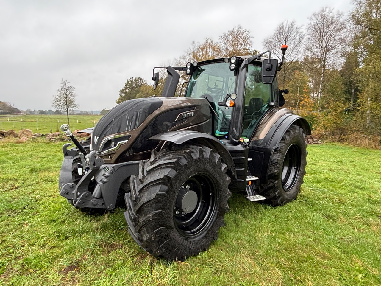 Valtra T175E - Farm tractor: picture 1 Valtra T175E - Farm tractor: picture 1