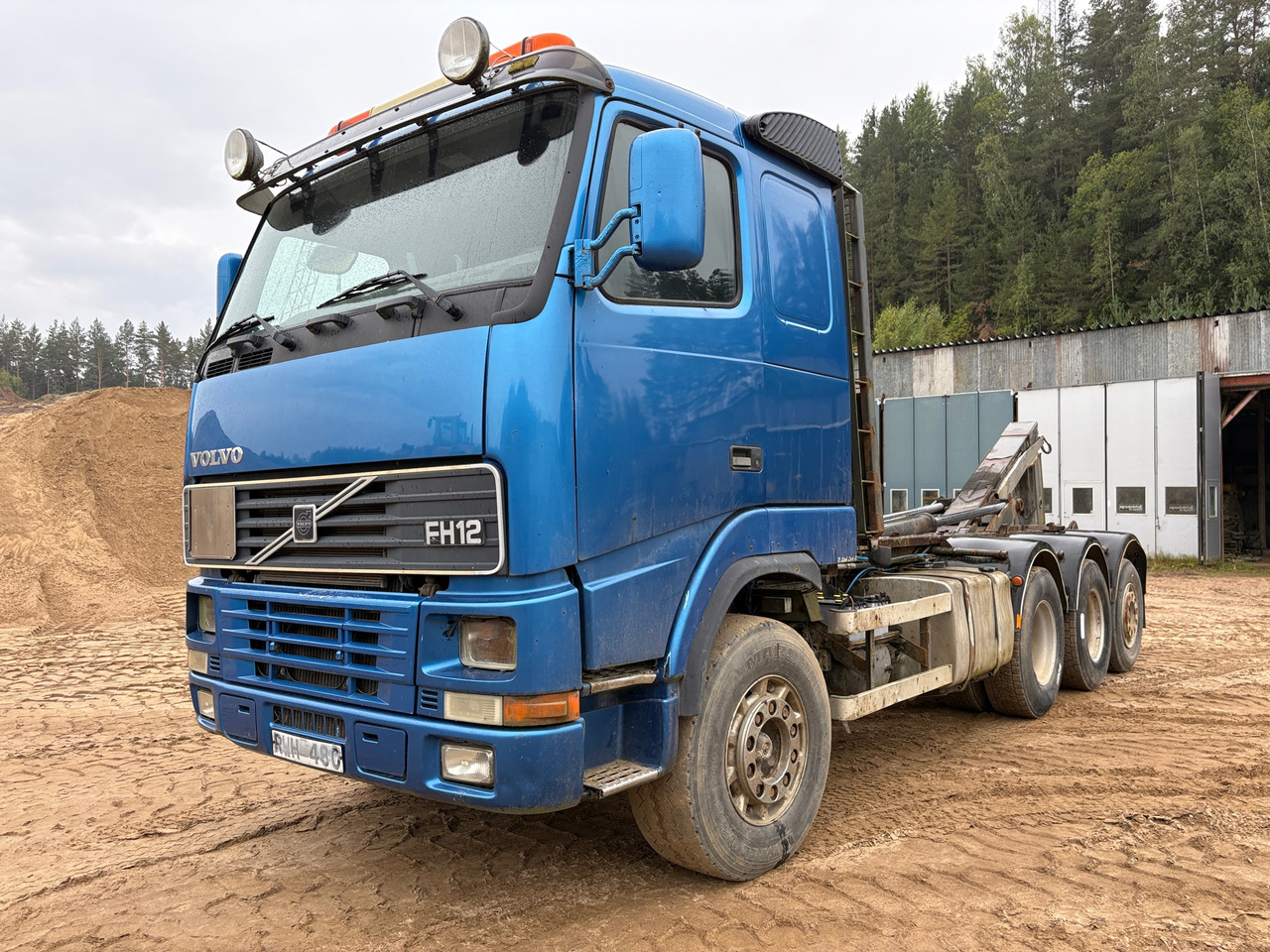 Volvo FH 12 - Hook lift truck: picture 1 Volvo FH 12 - Hook lift truck: picture 1