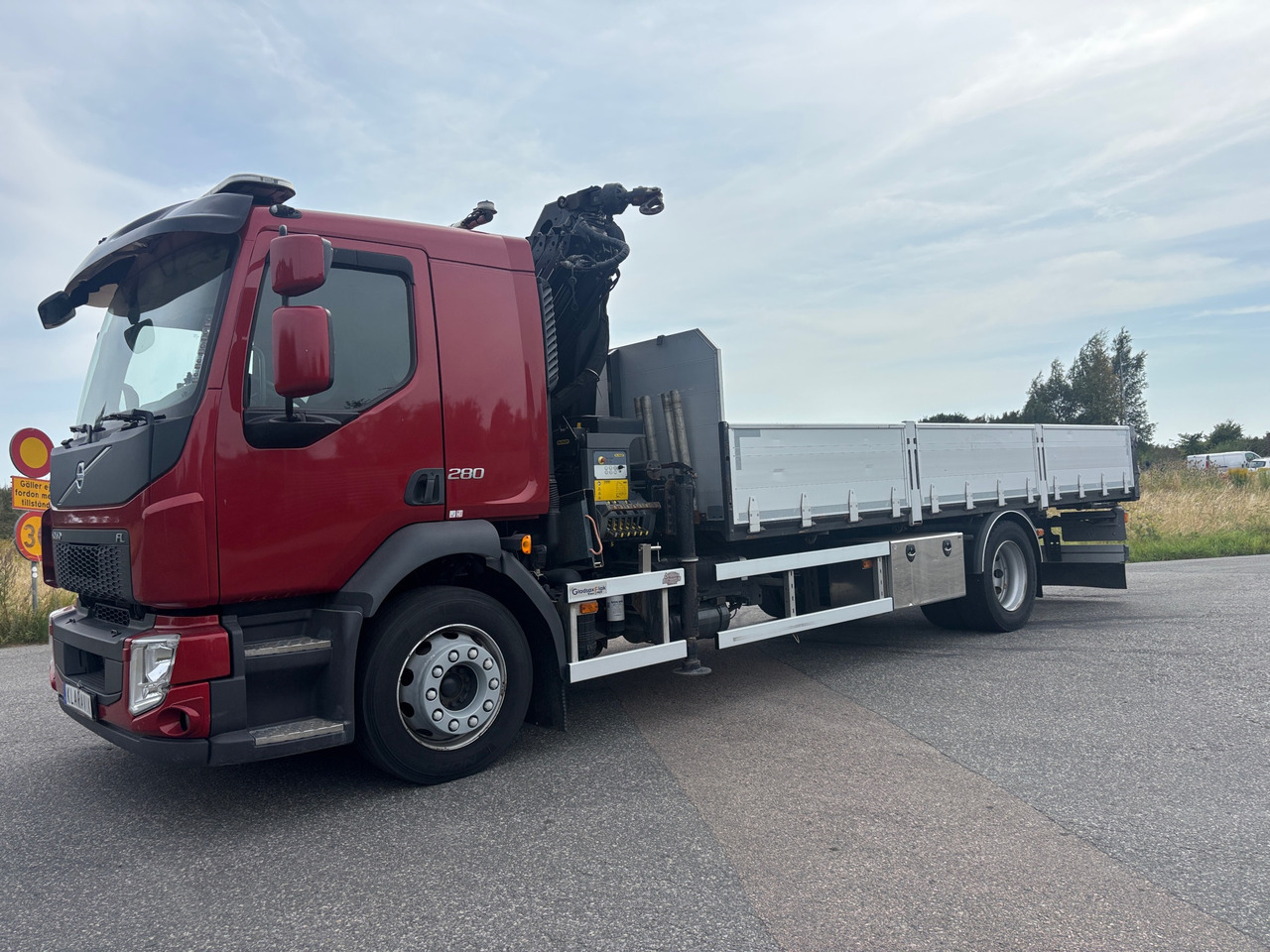 Volvo FL280 - Crane truck: picture 1 Volvo FL280 - Crane truck: picture 1