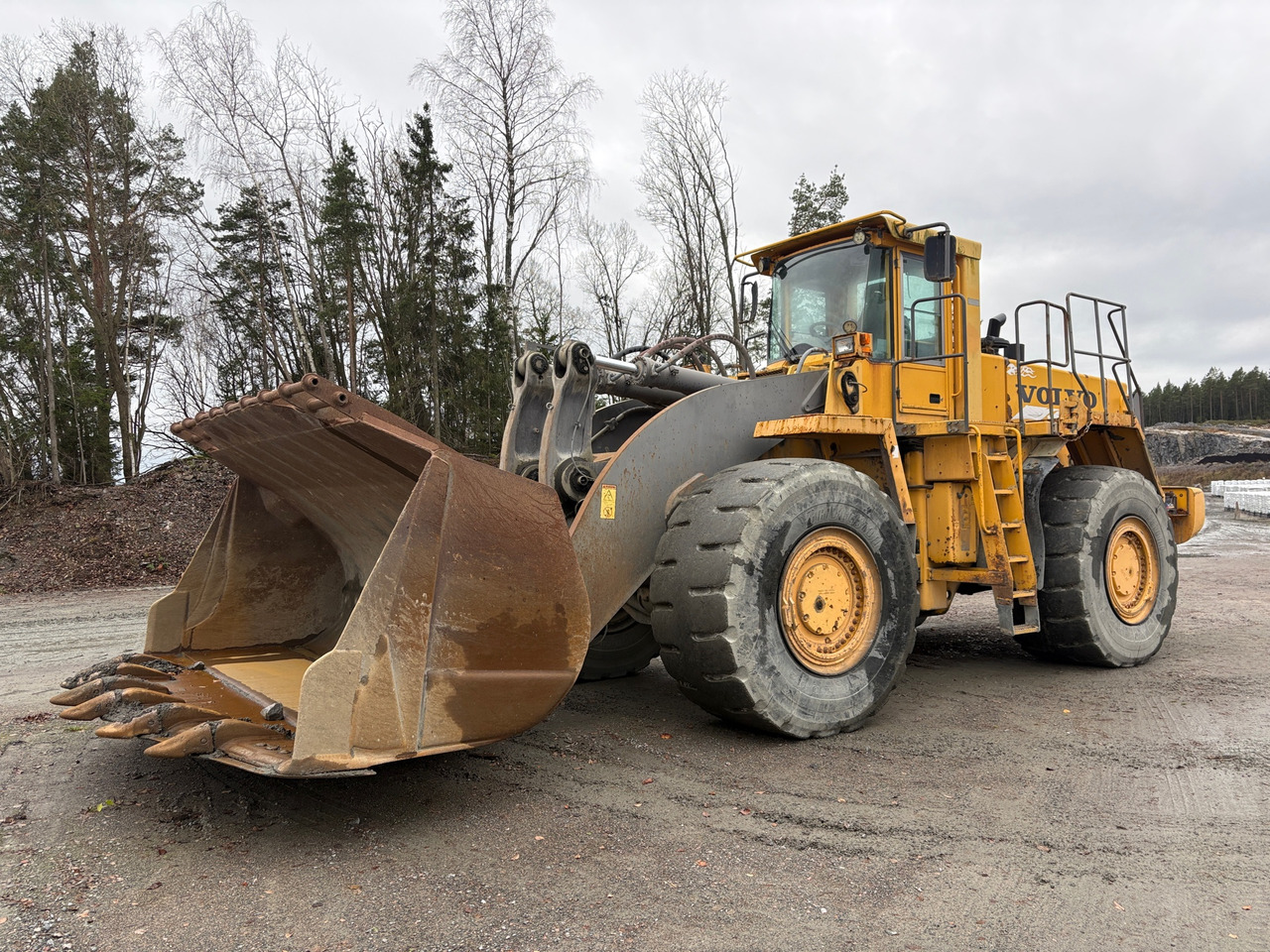 Volvo L330E - Wheel loader: picture 1 Volvo L330E - Wheel loader: picture 1