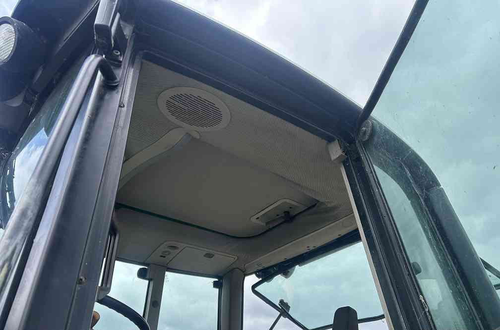 John Deere 6220 premium - Farm tractor: picture 5 John Deere 6220 premium - Farm tractor: picture 5