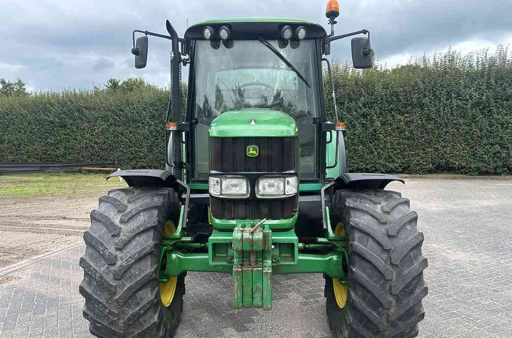 John Deere 6220 premium - Farm tractor: picture 4 John Deere 6220 premium - Farm tractor: picture 4