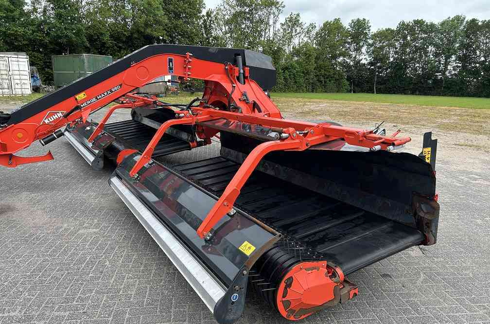 Kuhn Merge Maxx 950 bandhark - Tedder/ Rake: picture 3 Kuhn Merge Maxx 950 bandhark - Tedder/ Rake: picture 3
