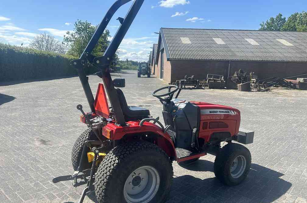 Massey Ferguson 1525 hydrostaat - Farm tractor: picture 4 Massey Ferguson 1525 hydrostaat - Farm tractor: picture 4