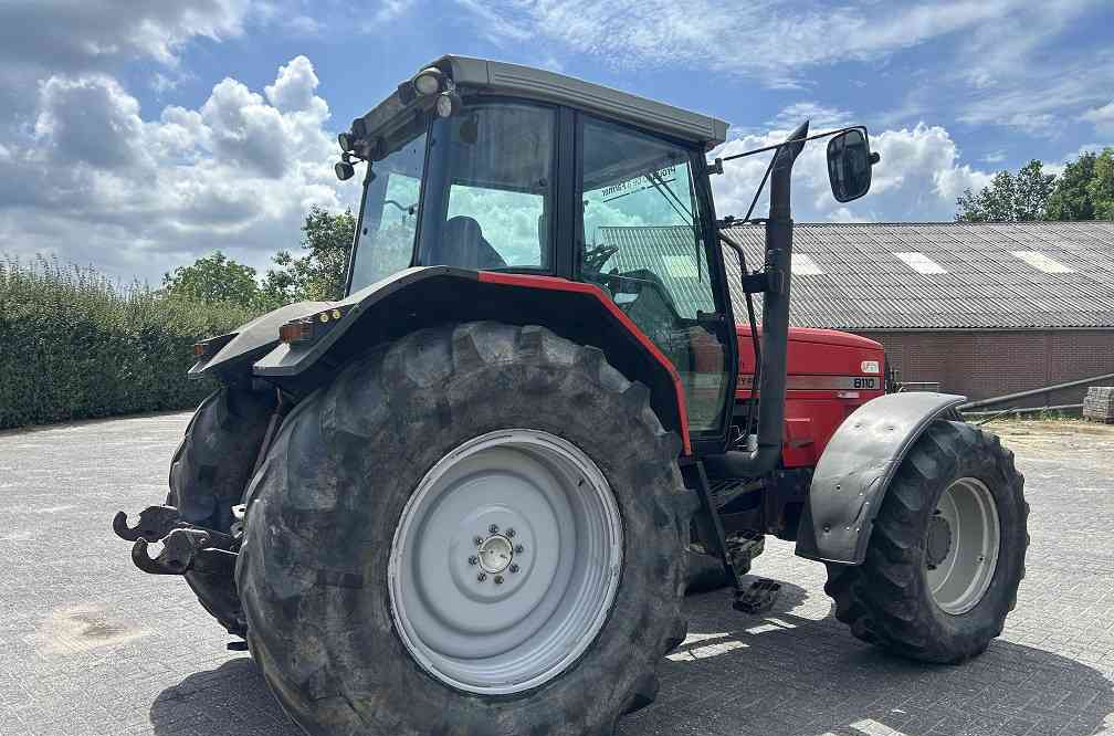 Massey Ferguson 8110 dynashift - Farm tractor: picture 4 Massey Ferguson 8110 dynashift - Farm tractor: picture 4