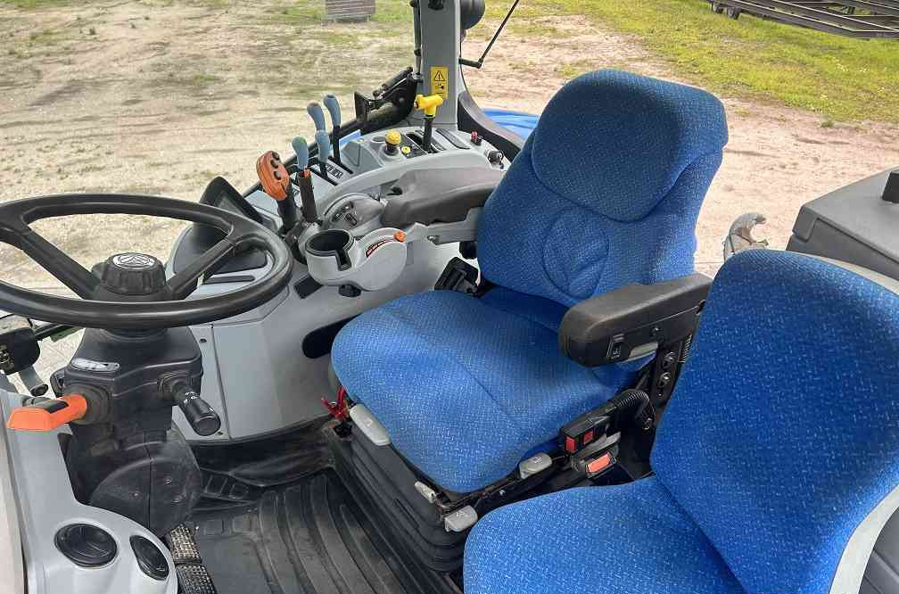 New Holland T7.260 pc - Farm tractor: picture 5 New Holland T7.260 pc - Farm tractor: picture 5