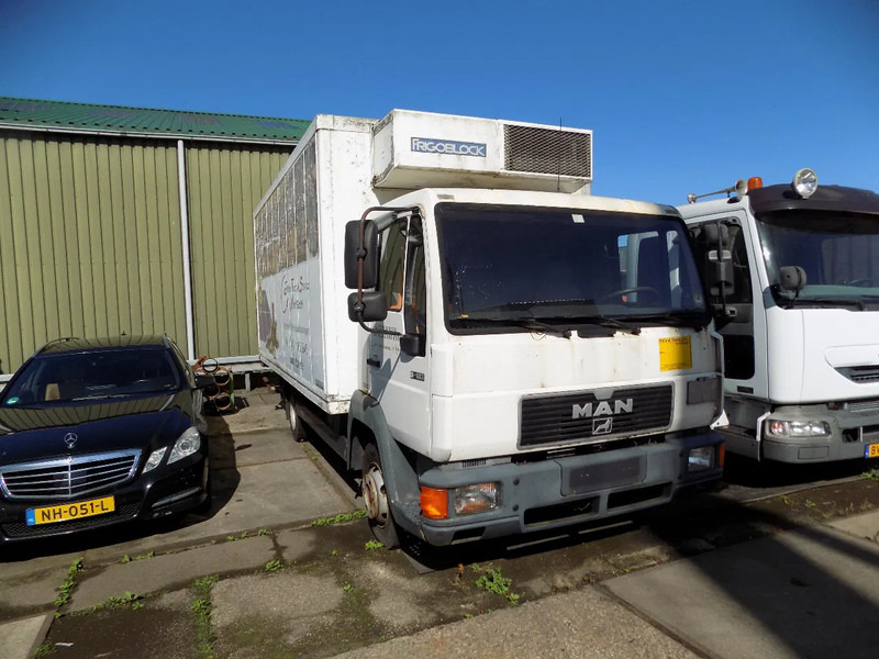 Volvo koel vrieswagen met hydr. lift - Refrigerator truck: picture 1 Volvo koel vrieswagen met hydr. lift - Refrigerator truck: picture 1
