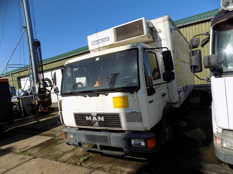 Volvo koel vrieswagen met hydr. lift - Refrigerator truck: picture 2 Volvo koel vrieswagen met hydr. lift - Refrigerator truck: picture 2