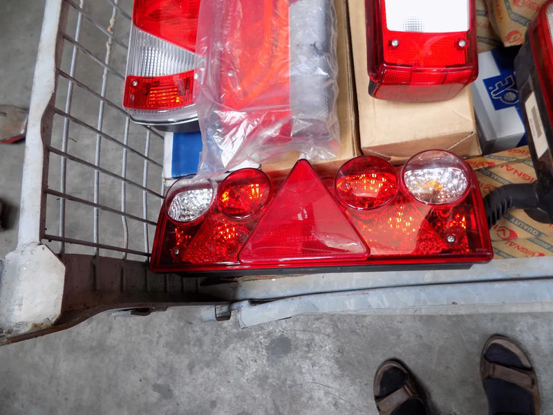 Tail light verlichting voor truck en trailer HELLA VERLICHTING truck en trailer: picture 8