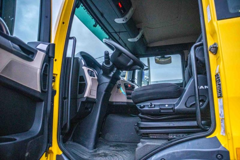 Interior photo 1: Dropside/ Flatbed truck, Crane truck MAN TGS 35.460 BL - KENNIS 16R/3