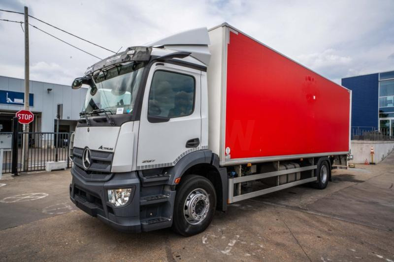 Mercedes ACTROS 2127 L+DHOLLANDIA 2T. - Box truck: picture 1 Mercedes ACTROS 2127 L+DHOLLANDIA 2T. - Box truck: picture 1