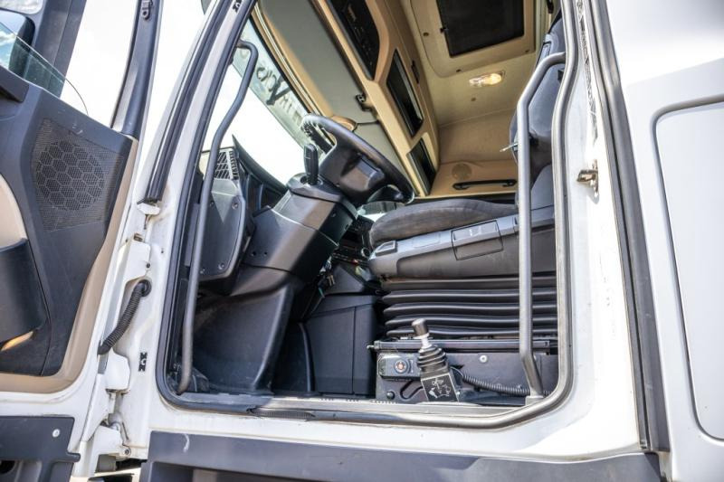 Interior photo 1: Tractor unit Mercedes AROCS 1846 HAD + HYDR.