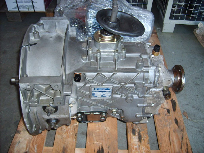 Mercedes-Benz ZF S5-42 - Gearbox for Truck: picture 1 Mercedes-Benz ZF S5-42 - Gearbox for Truck: picture 1