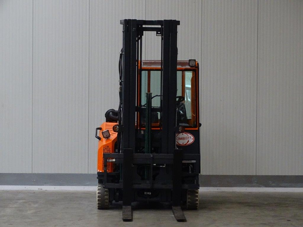 Combilift C2500CB - TRIPLEX - 4-way reach truck: picture 3 Combilift C2500CB - TRIPLEX - 4-way reach truck: picture 3