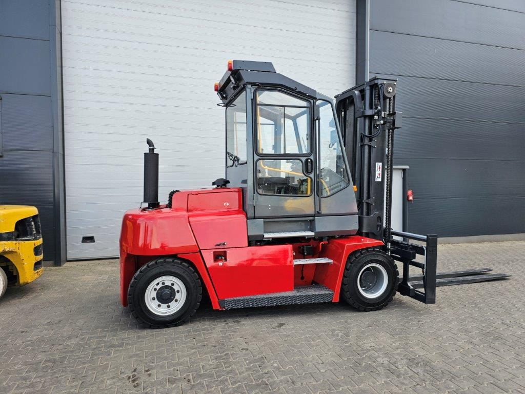 Kalmar DCE80-6 - Empty Containers Handler - Diesel forklift: picture 3 Kalmar DCE80-6 - Empty Containers Handler - Diesel forklift: picture 3