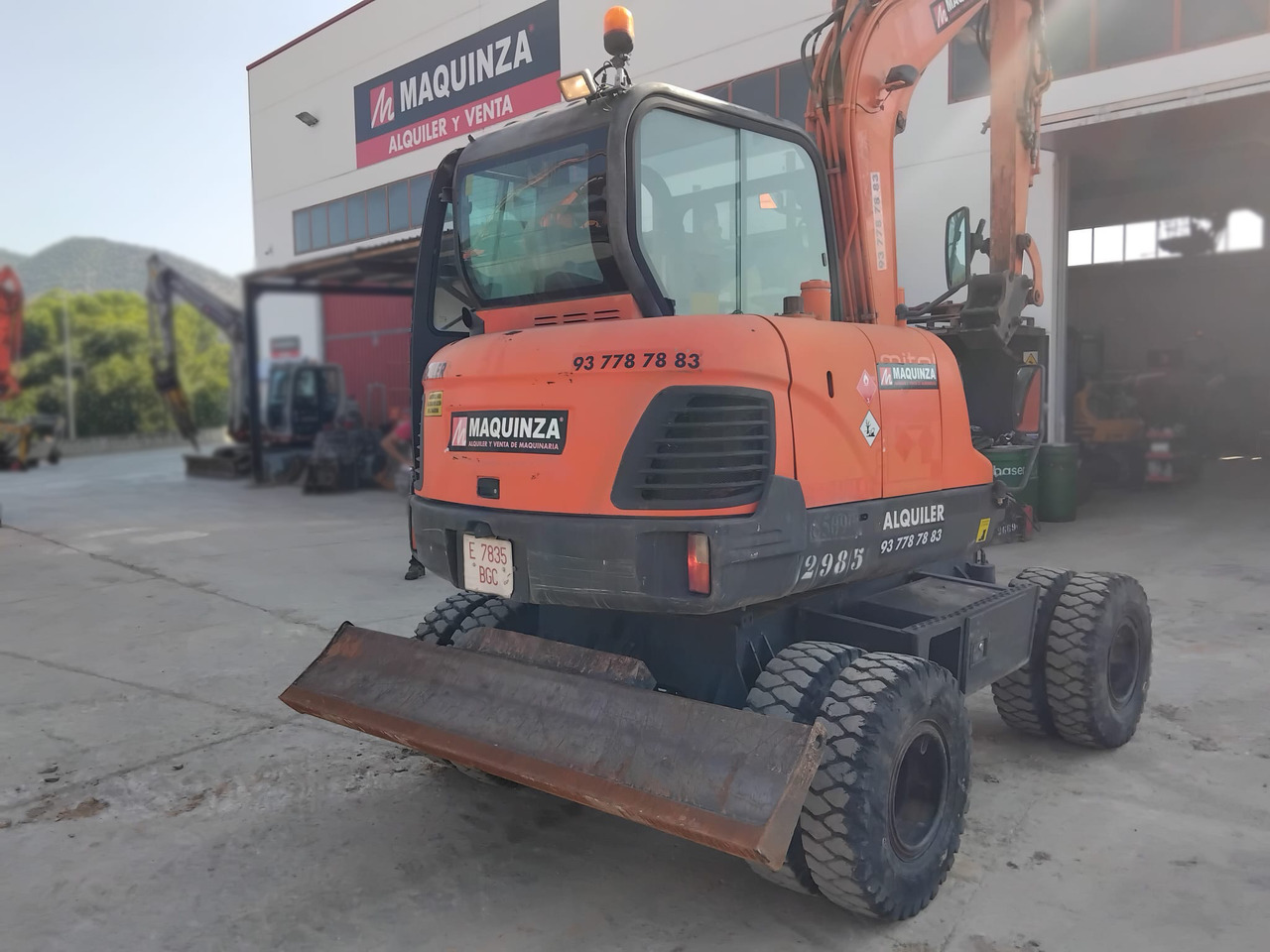 Mini excavator DOOSAN DX55W: picture 13