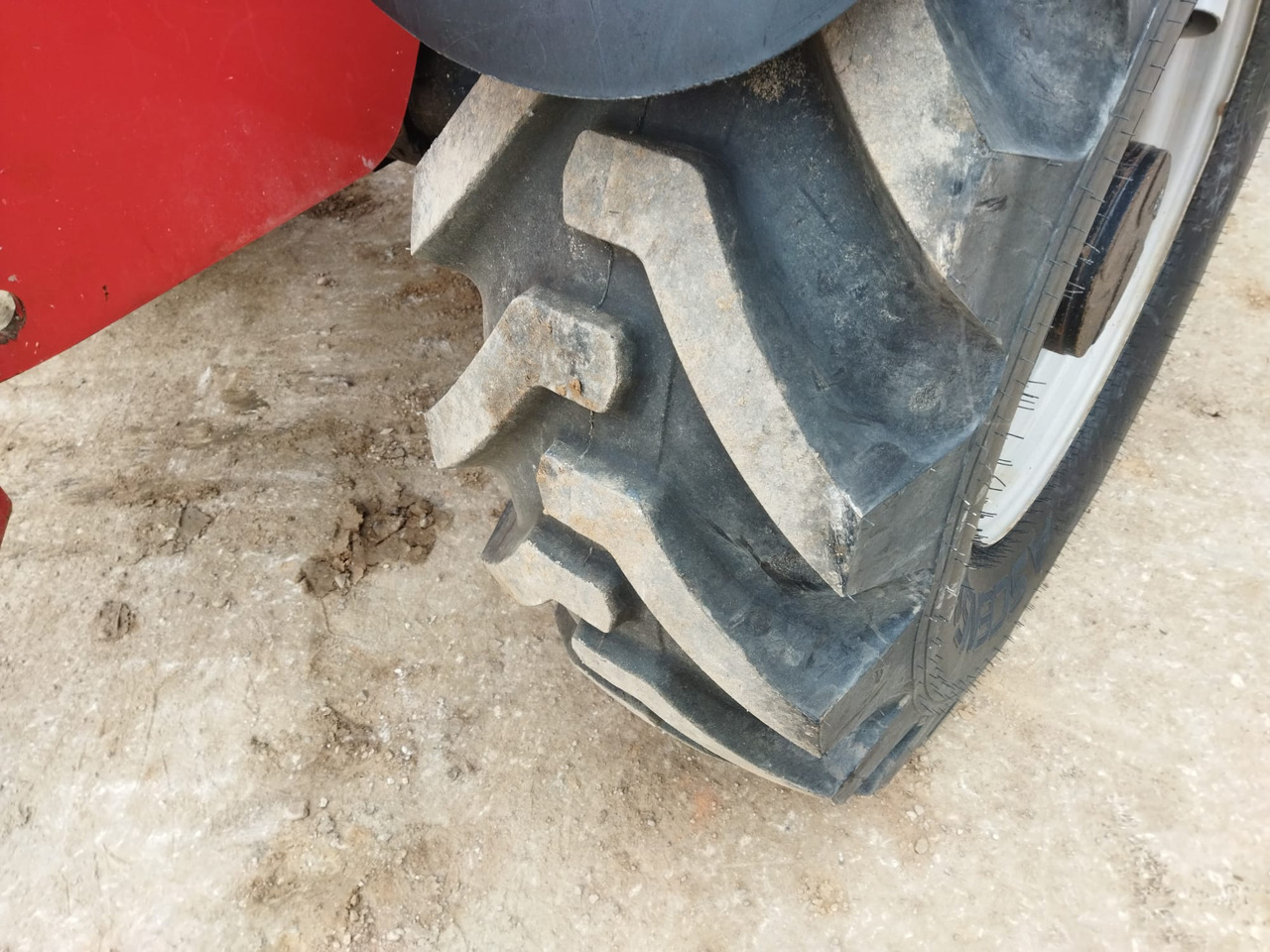 Telescopic handler MANITOU MT1335 EASY: picture 10