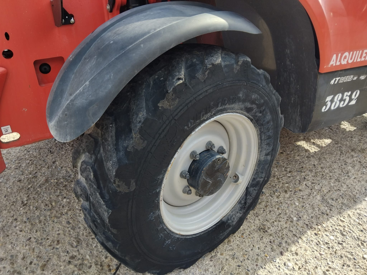 Telescopic handler MANITOU MT1335 EASY: picture 12