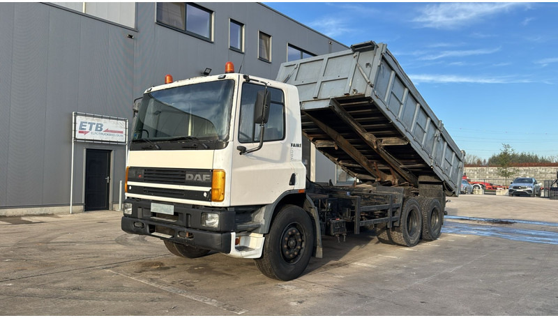 DAF 75 ATI 300 (BIG AXLE / STEEL SUSPENSION / MANUAL PUMP / EURO 2) - Tipper: picture 1 DAF 75 ATI 300 (BIG AXLE / STEEL SUSPENSION / MANUAL PUMP / EURO 2) - Tipper: picture 1