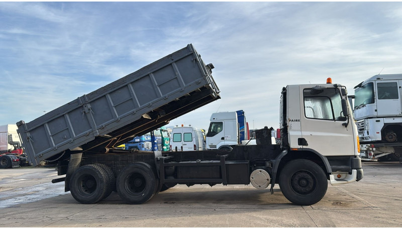 DAF 75 ATI 300 (BIG AXLE / STEEL SUSPENSION / MANUAL PUMP / EURO 2) - Tipper: picture 3 DAF 75 ATI 300 (BIG AXLE / STEEL SUSPENSION / MANUAL PUMP / EURO 2) - Tipper: picture 3