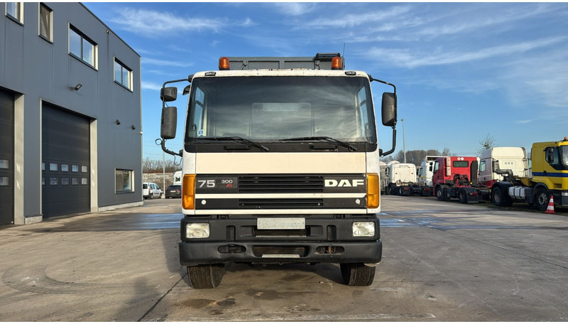 DAF 75 ATI 300 (BIG AXLE / STEEL SUSPENSION / MANUAL PUMP / EURO 2) - Tipper: picture 4 DAF 75 ATI 300 (BIG AXLE / STEEL SUSPENSION / MANUAL PUMP / EURO 2) - Tipper: picture 4