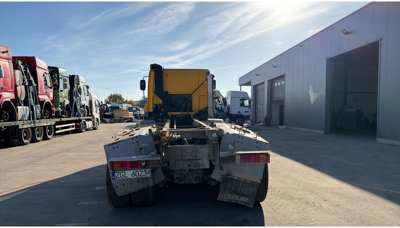 DAF CF 85.360 (BOITE MANUELLE / MANUAL GEARBOX / BIG HUB / GRAND PONT / LAMES / 8X4) - Cab chassis truck: picture 5 DAF CF 85.360 (BOITE MANUELLE / MANUAL GEARBOX / BIG HUB / GRAND PONT / LAMES / 8X4) - Cab chassis truck: picture 5